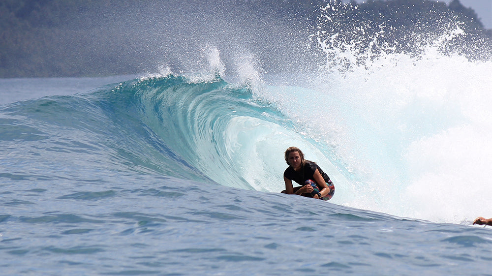 Kate Duncan getting barreled at Simelue