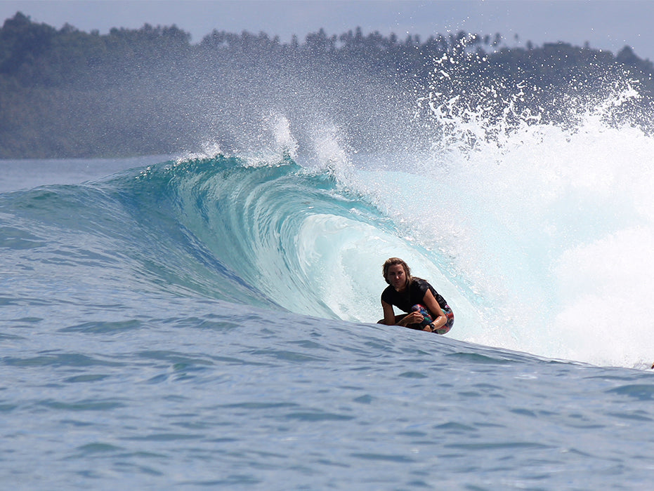 Kate Duncan getting barreled at Simelue